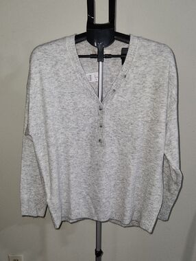 LOFT Women's Light Gray V-Neck Henley Sweater. Size XL.